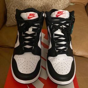 W Nike Dunk High (Panda) Size 6.5